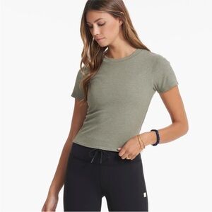 Vuori Pose Fitted Tee size XS